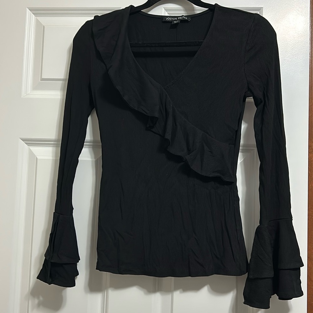 Great condition - Boston Proper - bell sleeve ribbed top - XS